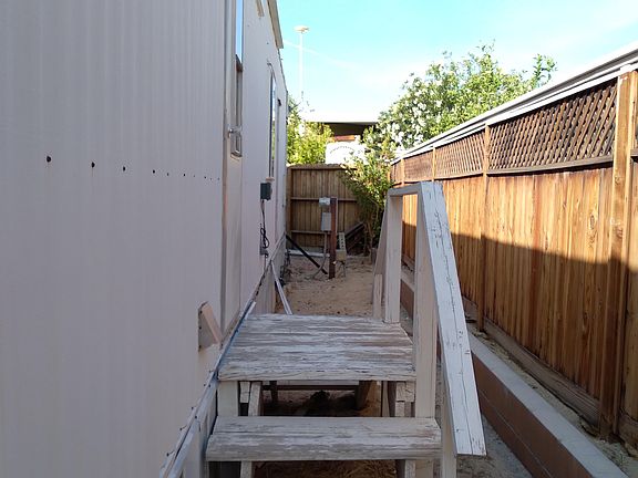 3rd image of 16861 Greenway Dr