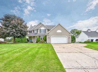 1029 Lumina Dr, Jenison, MI 49428