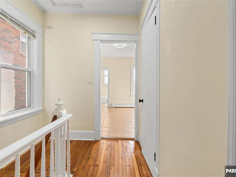 244 Lincoln Ave — Photo 3