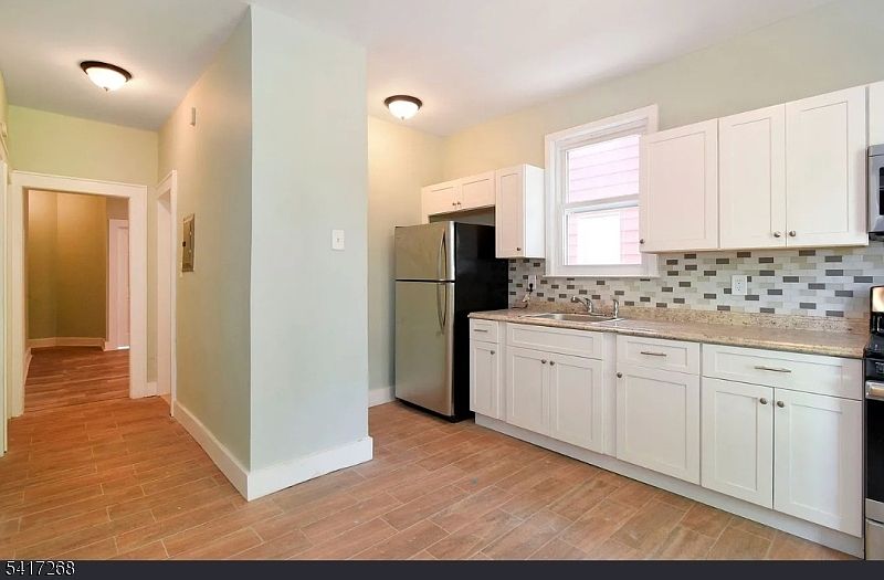 1st image of 231 Wainwright St