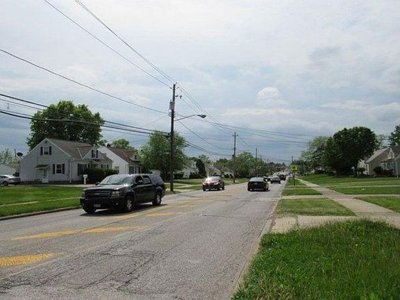 Exterior Neighborhood (street photo)