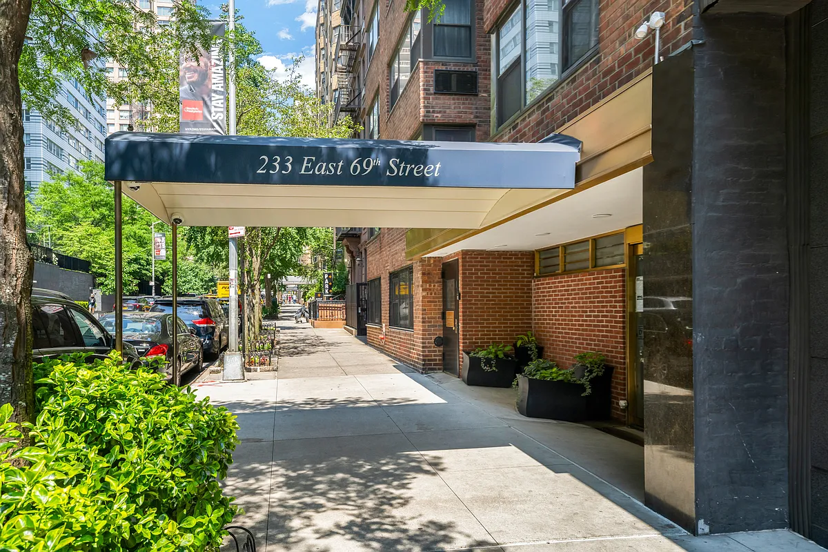233 East 69th Street in Lenox Hill : Sales, Rentals, Floorplans