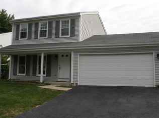 669 Shining Water Dr, Carol Stream, IL