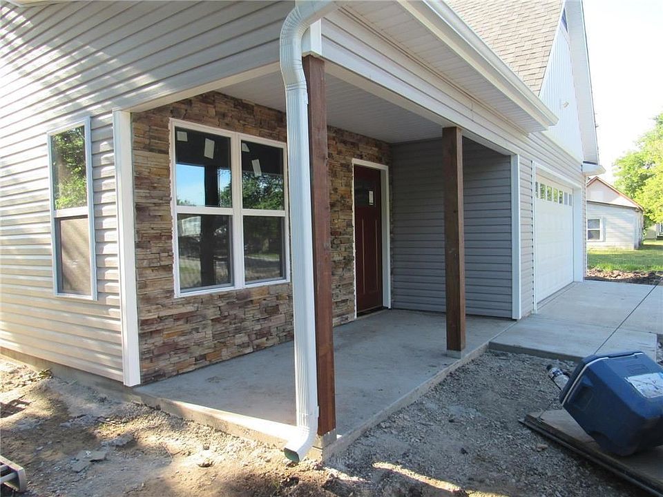 2nd image of 839 S Cypress St