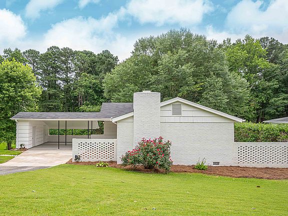 2nd image of 3021 Highland Dr SE