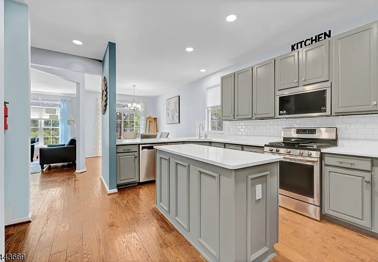 10 Stevens Ln — Photo 12