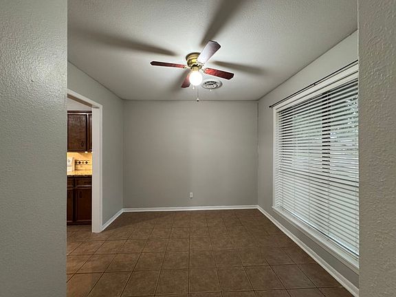 5th image of 303 Londonderry Dr