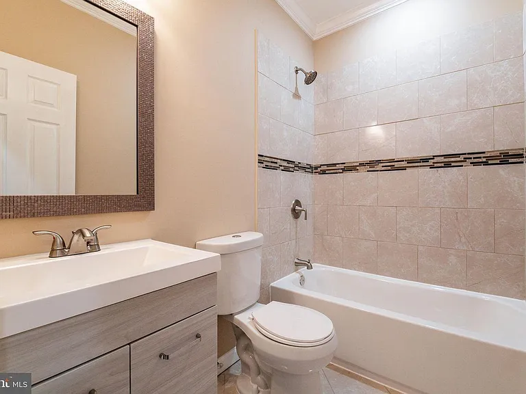 222 N Collington Ave — Photo 30