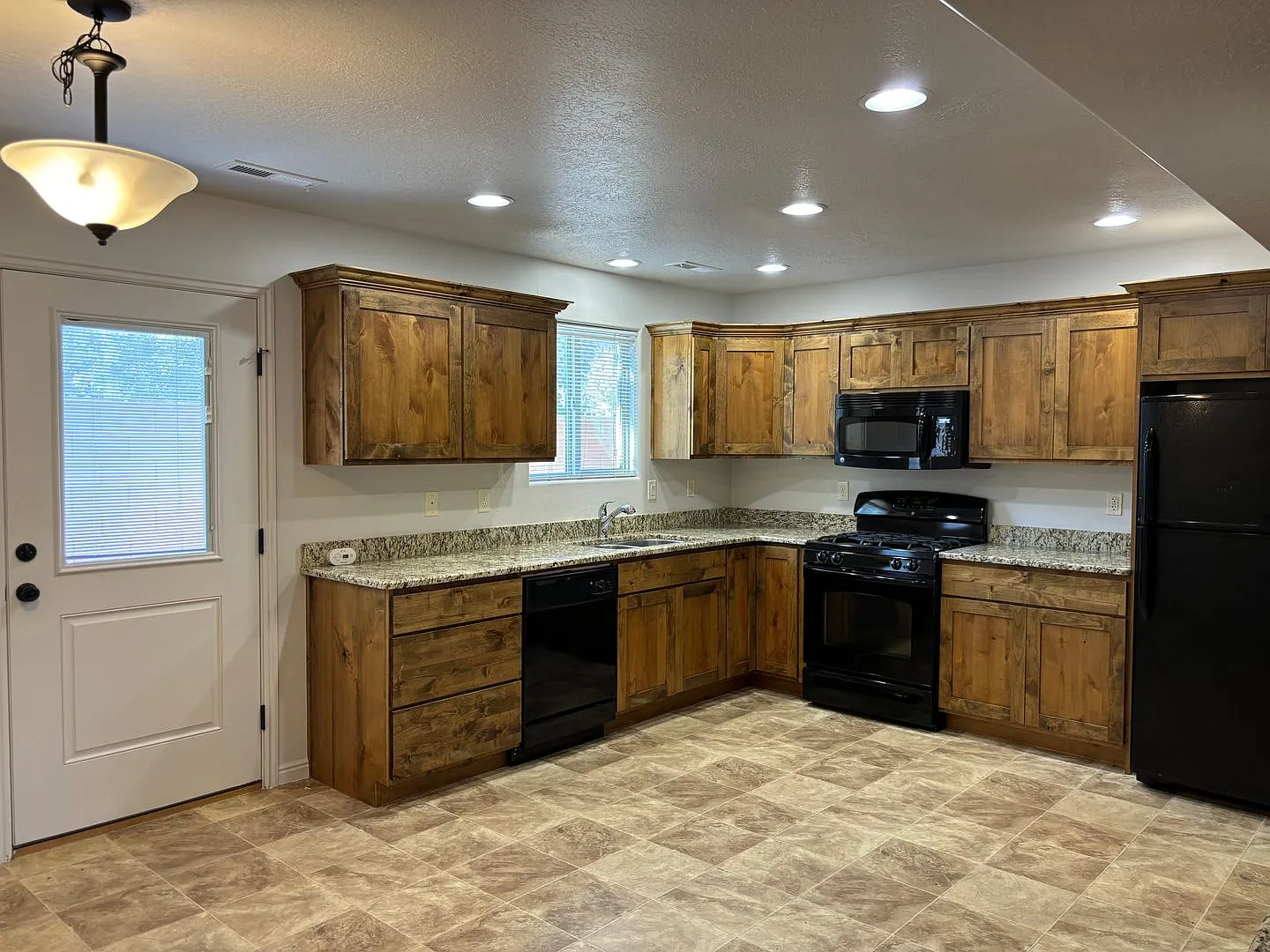 3 bed 2.5 bath townhome — Photo 4