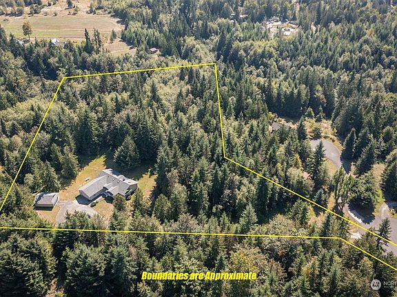 3rd image of 215 Alderview Drive