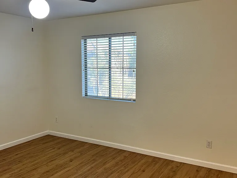 3728 E Liberty Ln — Photo 22