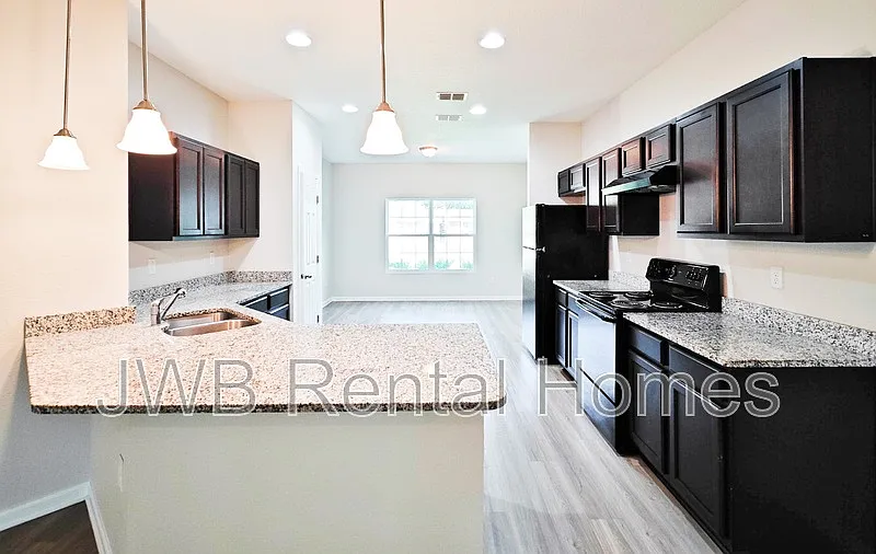Cedar Hills — Photo 2