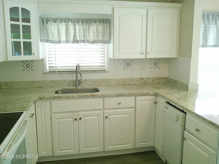 75 Montserrat St — Photo 8