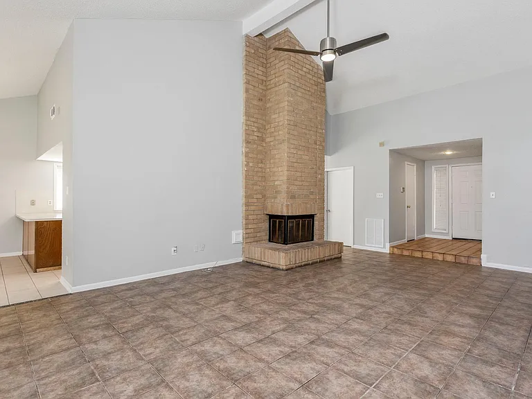 2015 Braesmeadow Ln — Photo 4
