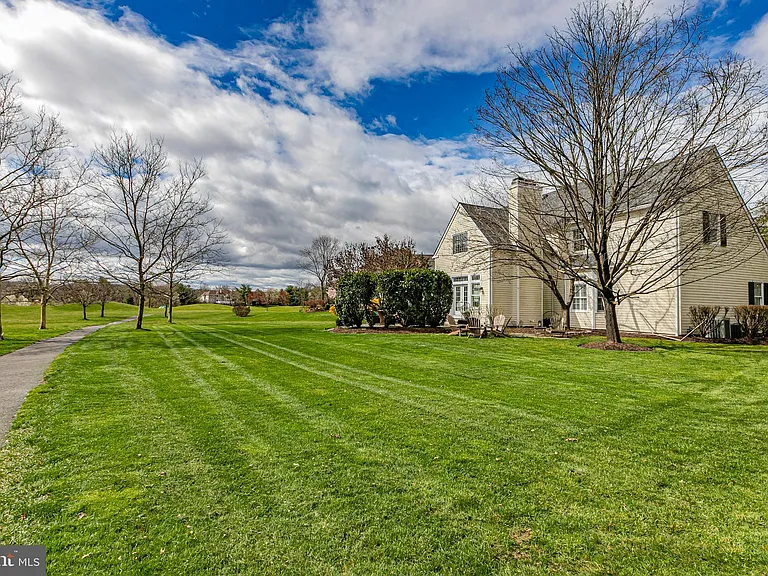 3 Maidstone Ct — Photo 33
