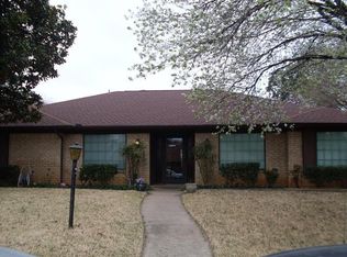 1800 Queensborough Dr, Arlington, TX 76015