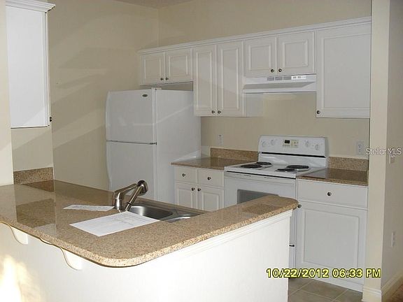 3rd image of 1315 Eastern Pecan Pl Unit 102