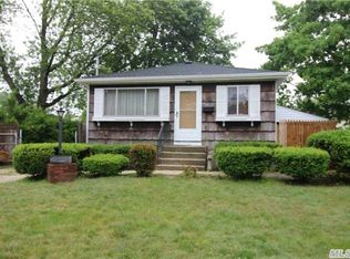 95 Rhode Island Ave, Bay Shore, NY 11706
