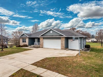 200 Pheasant Ln, Hudson, IA, 50643