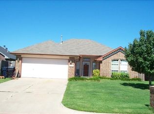 9213 Buttonfield Ave, Moore, OK 73160