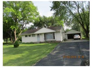 15721 W Mayflower Dr, New Berlin, WI 53151