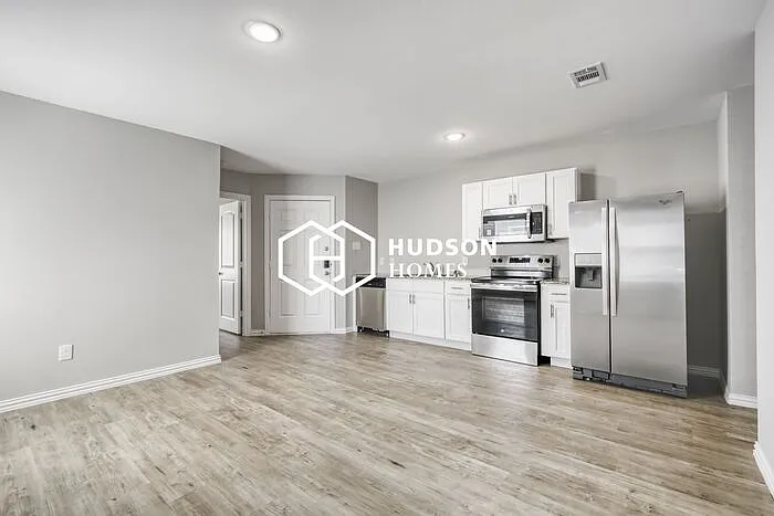 3 bed, 2.0 bath, 872 sqft, $1,149 — Photo 4