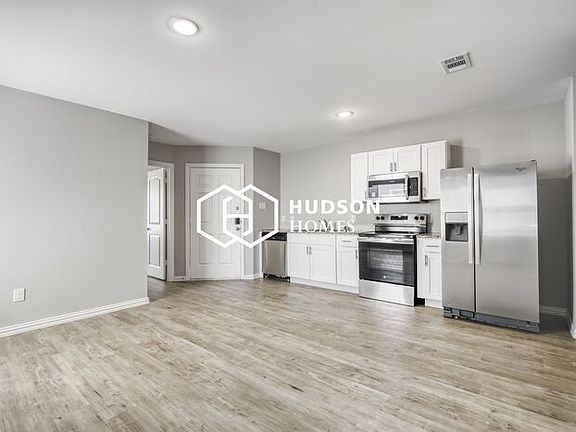 4th image of 912 Crosby St #B