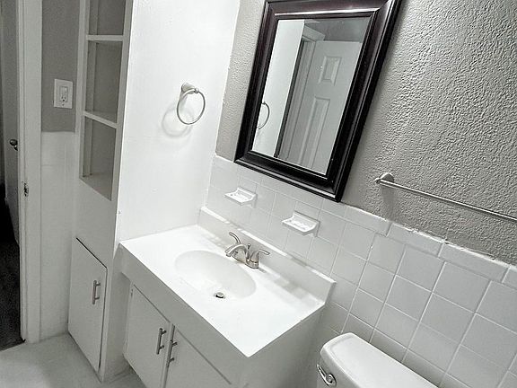 5th image of 325 E Phillips St APT 1