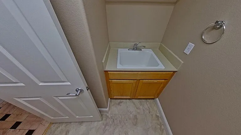 1692 Woodhaven Cir — Photo 2
