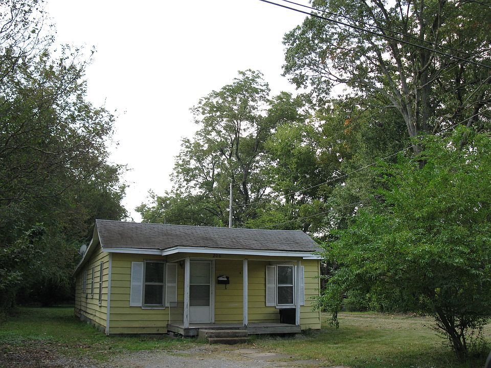 1st image of 208 S Wood St