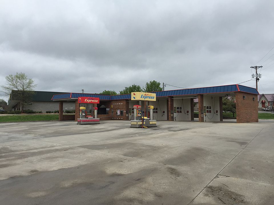 1st image of 711 W Jackson St