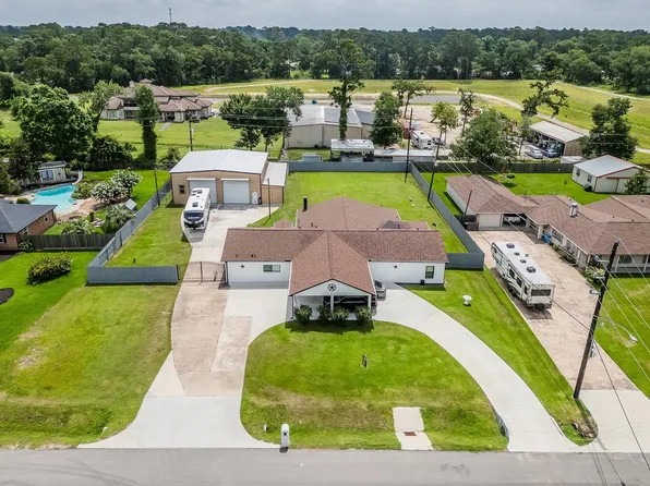 11910 E Morgan Dr, Houston, TX 77065
