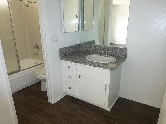 4th image of 501 N Venice Blvd #12