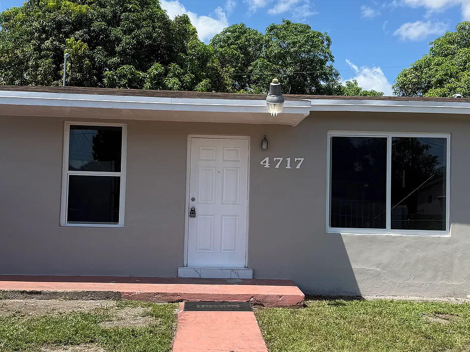4717 NW 168th Ter