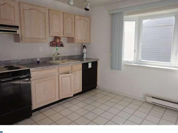 4th image of 37 New Castle Dr