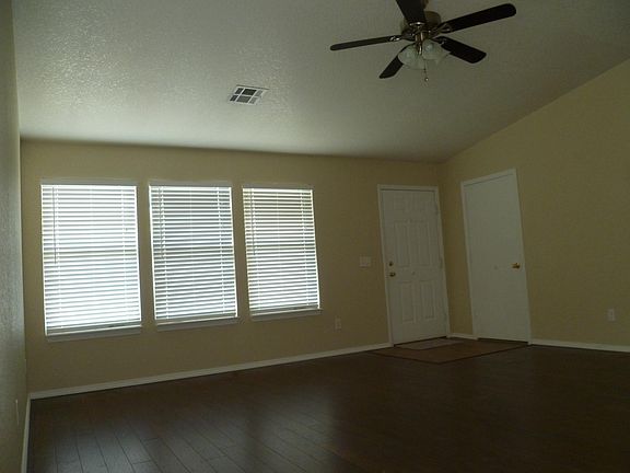 5th image of 905 SW 153rd St