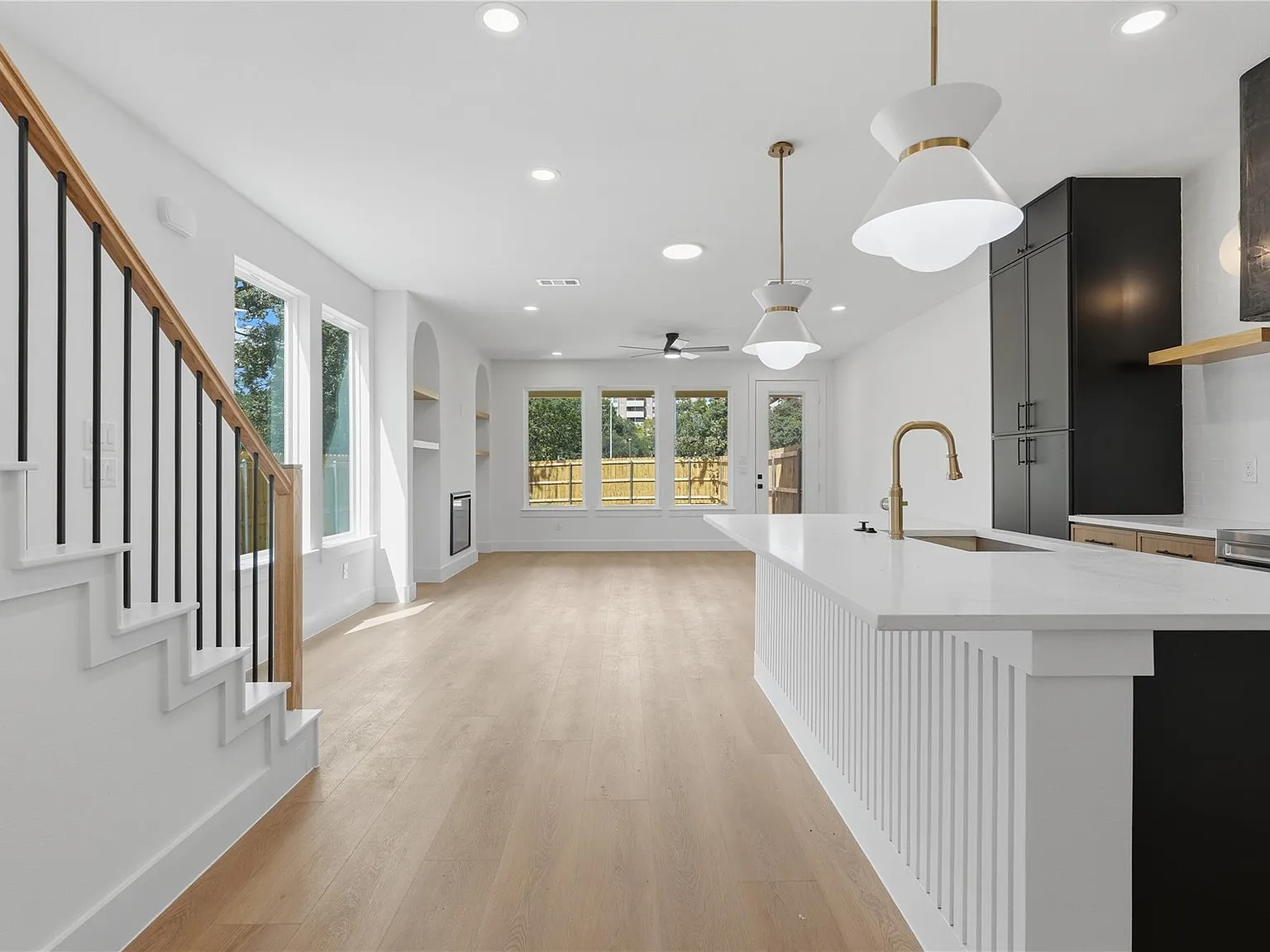 3 bed, 3.5 bath, 1900 sqft, $2,775 — Photo 2