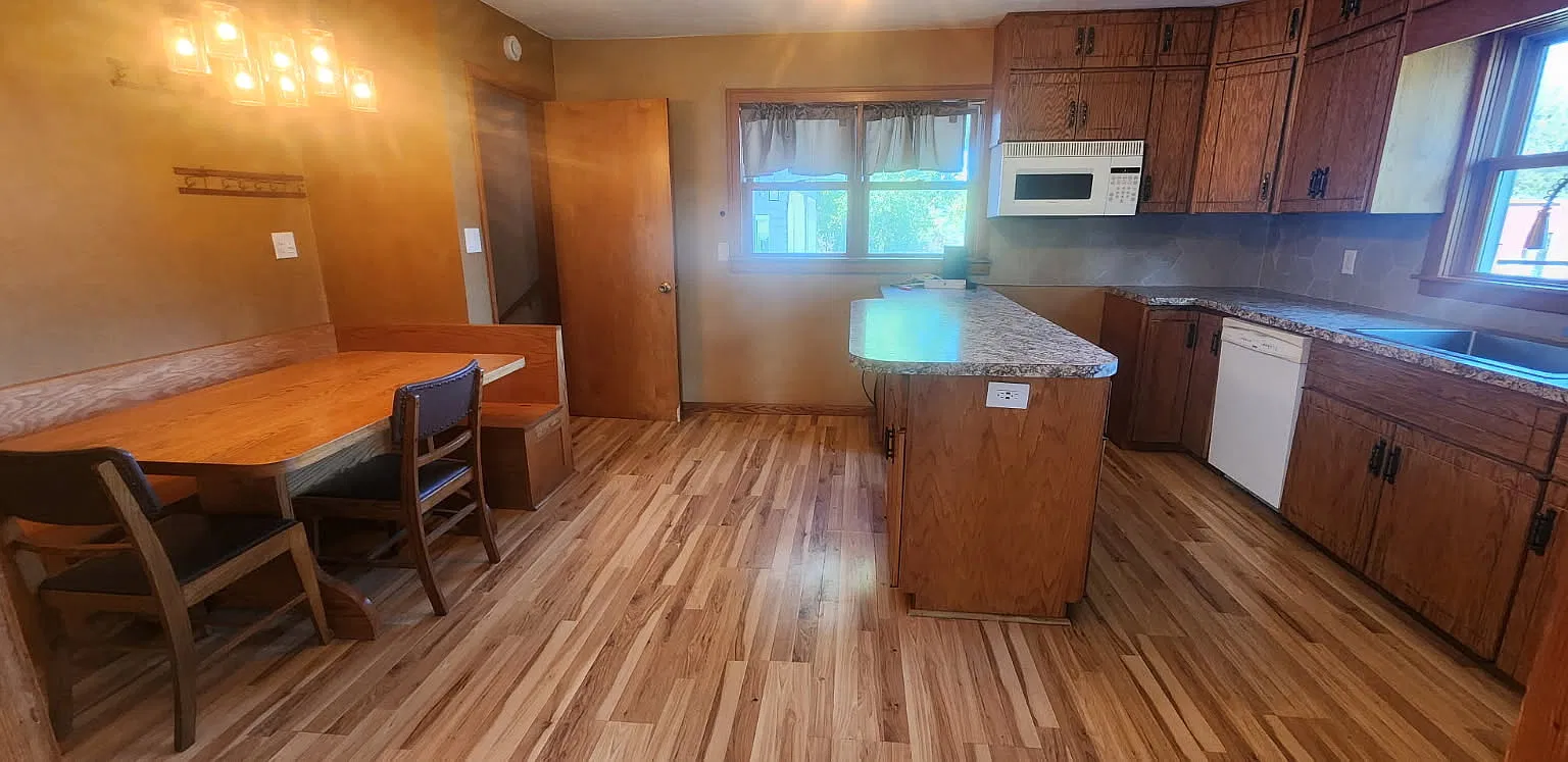 3 bed, 1.5 bath, 1876 sqft, $2,250 — Photo 2
