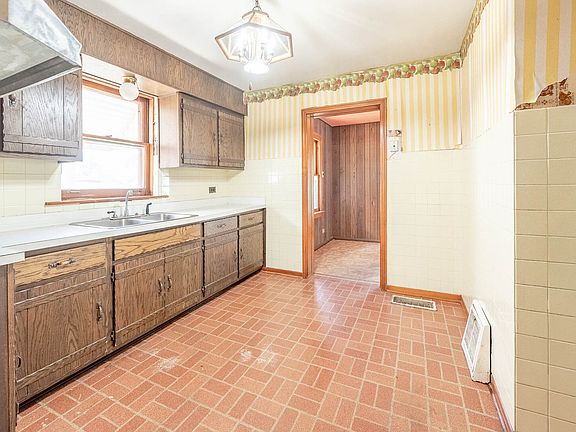 2nd image of 12344 S Union Ave