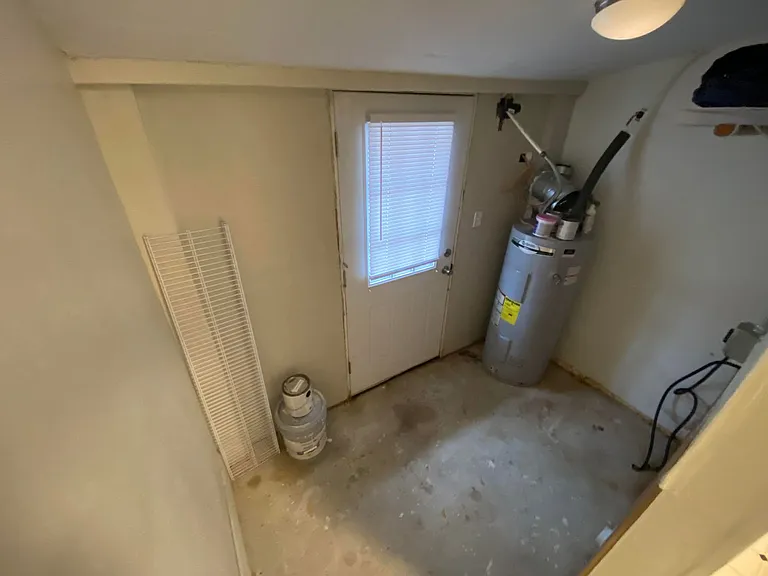 2902 E Grand St — Photo 11