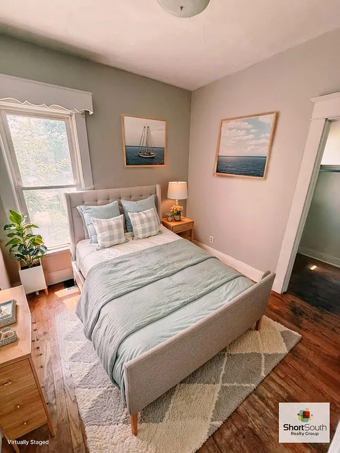3 bed, 1.0 bath, 1200 sqft, $1,400 — Photo 1