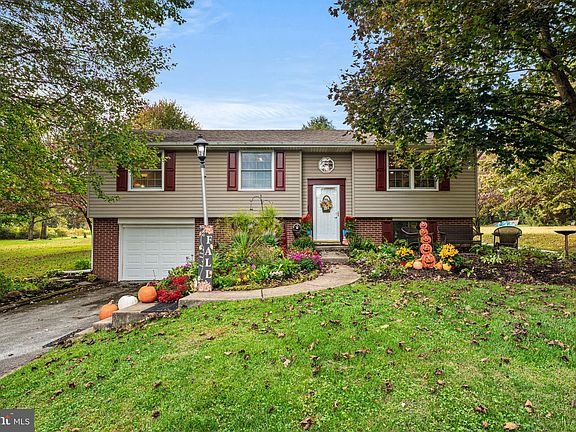 2nd image of 114 Wendy Cir