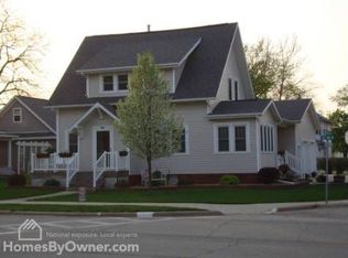 600 1st Ave W, Cascade, IA 52033
