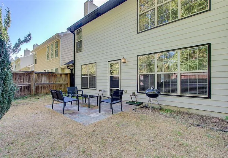 1204 Gates Cir SE — Photo 27