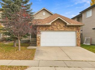371 SW Banister Dr, Okotoks, AB T1S 1X9