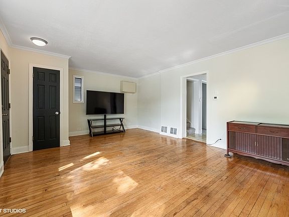 4th image of 4742 W Warwick Ave