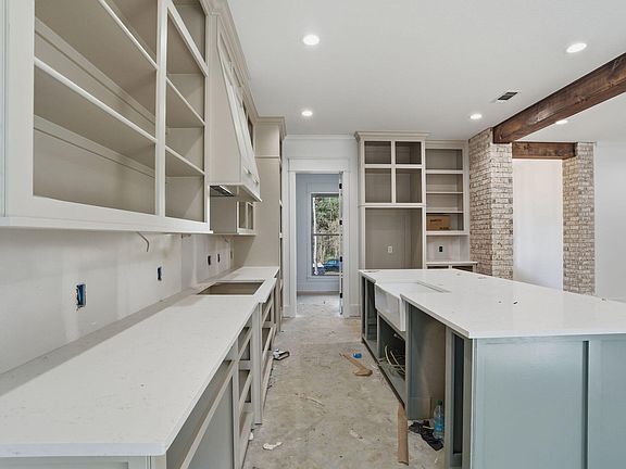 2nd image of 8 Shadow Ridge Dr