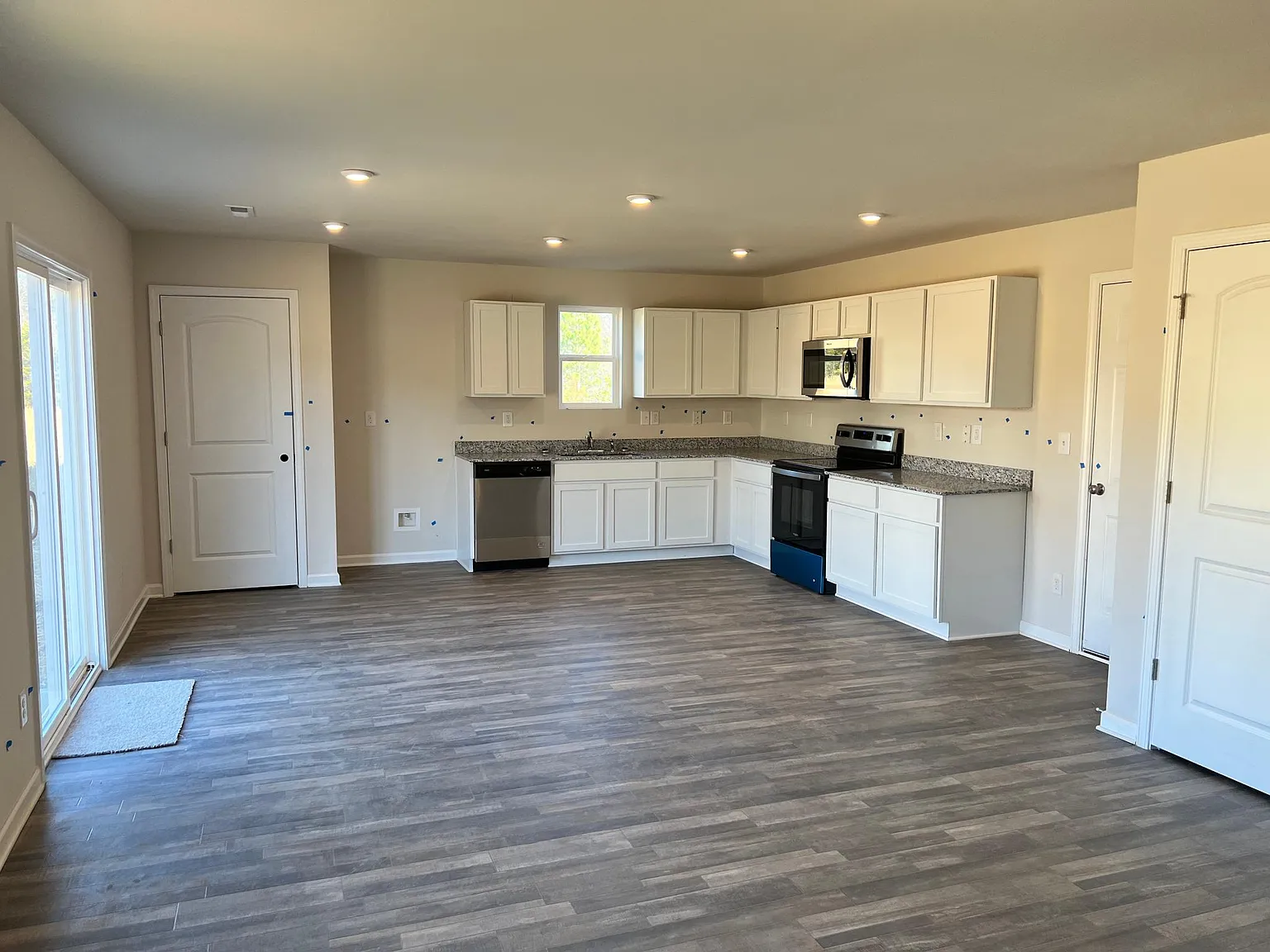 3 bed, 2.5 bath, 1566 sqft, $2,095 — Photo 2