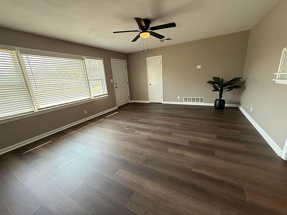 5th image of 209 E 23rd St