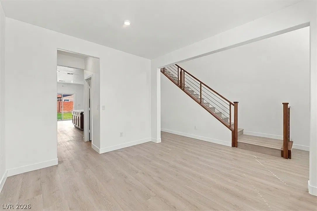 4 bed, 3.0 bath, 2549 sqft, $2,600 — Photo 3